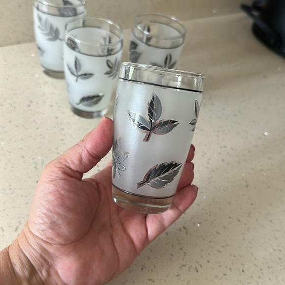 Vintage Set of Four Small Glasses - Picture 3 of 5